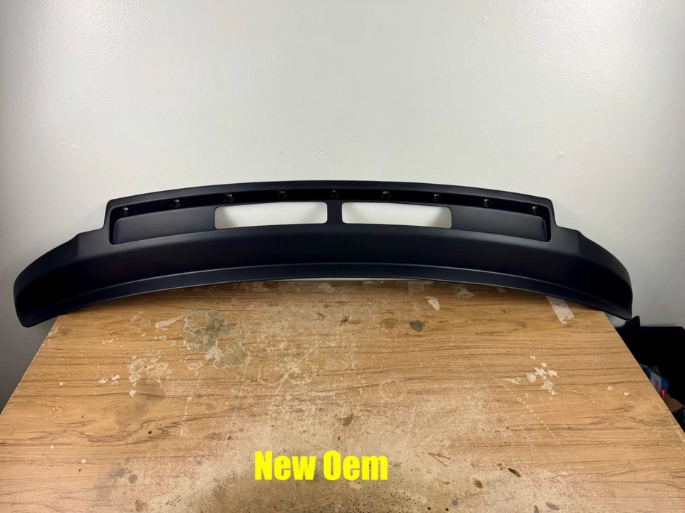 2013-2018 Dodge Ram 2500 3500 Front Bumper Air Dam Mopar New OEM 68196533AA Foto 1 de 4