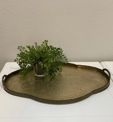 Bandeja de latón vintage con diseño floral grabado borde con volantes hecha en China Foto 1 de 4