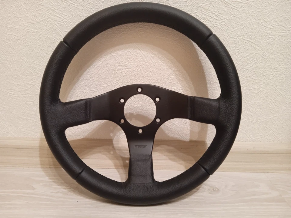 RARO Volante Arlequín Momo Benetton F1 VW Ferrari BMW E30 Audi KBA70142 Foto 1 de 4