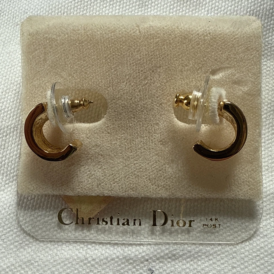Pendientes brazalete de oro Christian Dior con detalles cuadrados de cristal y poste de oro de 14kt Foto 1 de 4