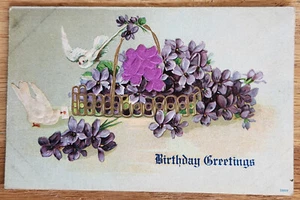 Postal PC con palomas y violetas en relieve para saludos de cumpleaños alrededor de 1909 - Imagen 1 de 1