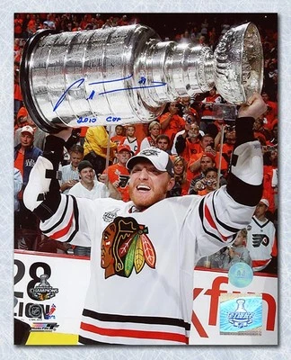 Foto 8x10 de la Copa Stanley 2010 firmada e inscrita de Marian Hossa Chicago Blackhawks Foto 1 de 2