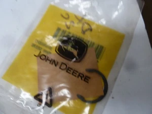 ANILLO A PRESIÓN JOHN DEERE, EJE DE DIRECCIÓN A64624 - Imagen 1 de 1