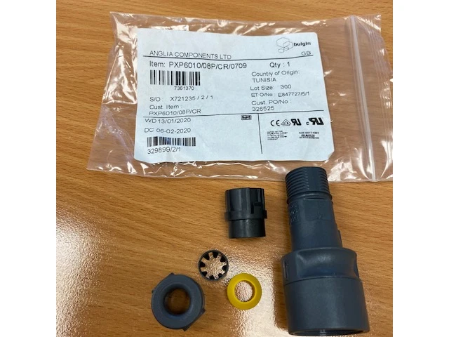 BULGIN PXP6010/08P/CR/0709Cable Mount Connector, 8 Contacts - Image 1 of 1