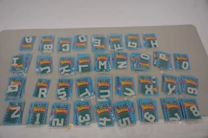 Say It, alfabeto e numeri punto n metallo forma ago lotto 130+ - Foto 1 di 5