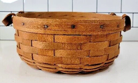 VTG Longaberger Handwoven 9.5" Round 1985 Basket Leather Handles USA Cover