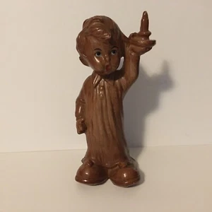 Estatuilla de niño coro vintage con vela hecha en Hong Kong imitación madera marrón - Imagen 1 de 5