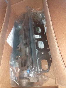 Dorman 674-685 Right Side Exhaust Manifold Kit Gaskets Dodge Ram 1500 2500 3500 - Picture 1 of 4