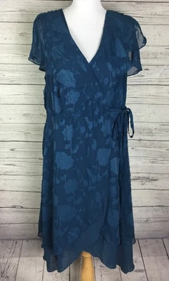 Vestido midi envolvente de chifón texturizado estampado floral azul verdoso para mujer tórrido talla 3 (3X) Foto 1 de 4