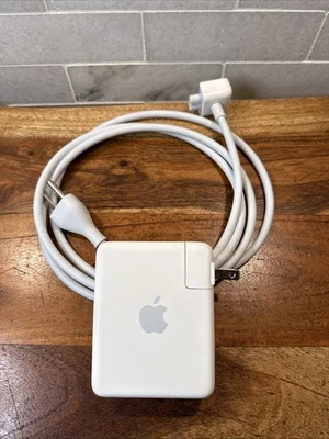 Apple AirPort Express A1264 Wifi Wireless Router Extend AirPlay & Extension Cord - Image 1 of 4