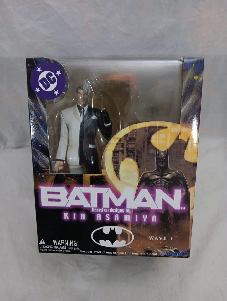 Yamato Batman Based on Designs by Kia Asamiya, Wave 1: Two-Face Action Figure