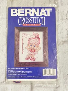 Kit de punto de cruz contado" muñeca troll de colección 1992 Bernat ""Practice Makes Perfect - Imagen 1 de 2