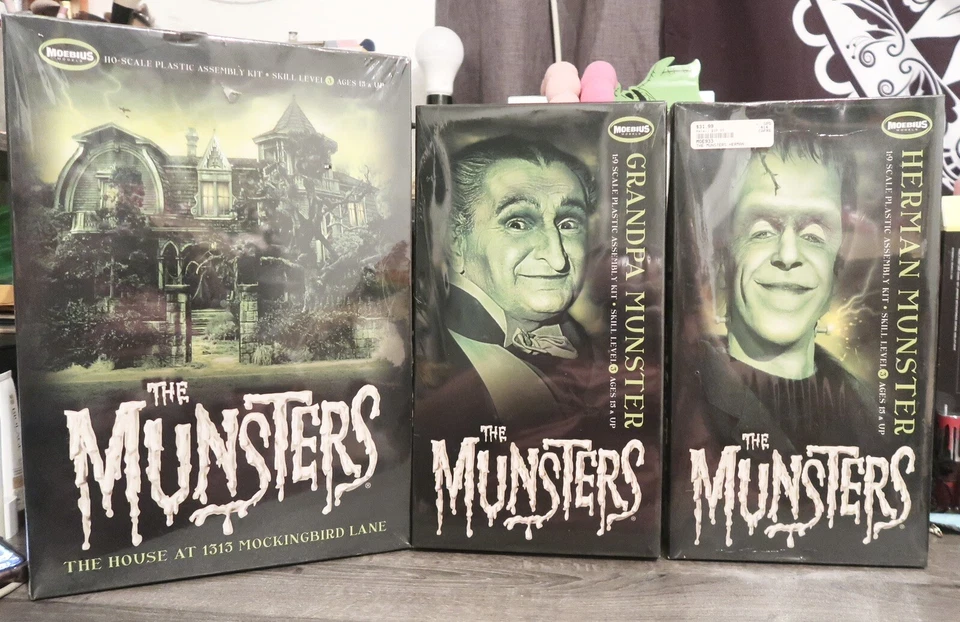 The Munsters 1:9 Scale Plastic Assembly Kit Lot Herman Grandpa Munster The House - Image 1 of 4