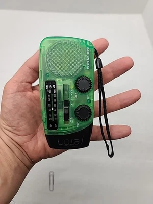 Radio de emergencia Eton Microlink FR150 solar/autoalimentado AM/FM banda meteorológica verde Foto 1 de 4