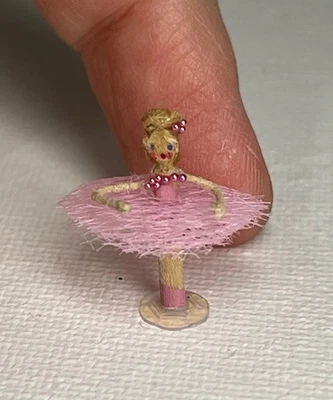 微型娃娃屋娃娃圣诞芭蕾舞演员粉色糖李手工风格B — 第 1/4 张图片