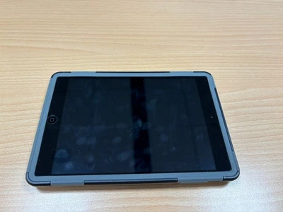 Apple iPad mini 2, 16GB, WLAN, 20,07 cm, (7,9 Zoll), Silber & PELI Schutzhülle - Bild 1 von 3