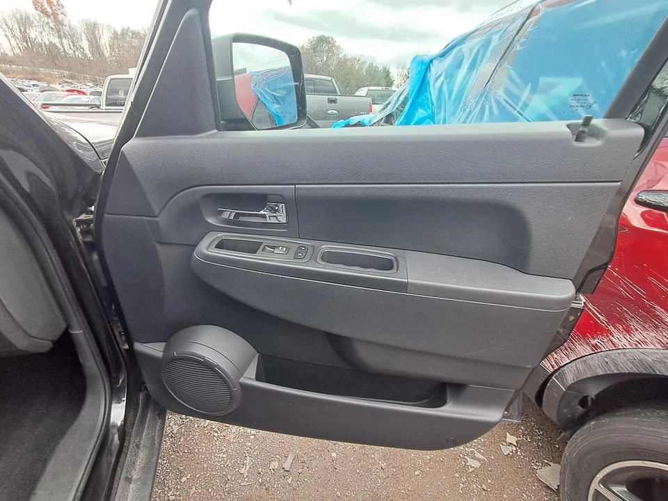 Used Front Right Door Interior Trim Panel fits: 2012 Jeep Liberty  Grade A Foto 1 de 4