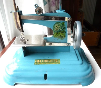 MACHINE A COUDRE  "MA COUSETTE"   jouet enfant  années 50 - Photo 1/4
