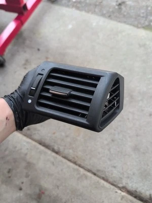 2006 HONDA ODYSSEY RIGHT FRONT PASSENGER SIDE DASHBOARD AIR VENT OEM B10 - Image 1 of 3