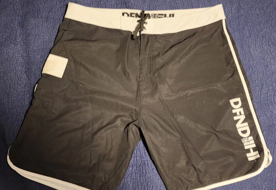 Pantalones cortos Defend Hawaii para hombre talla 42 Foto 1 de 4