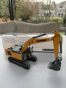 Liebherr R 938 V Excavator Model 1/50 - Picture 1 of 2