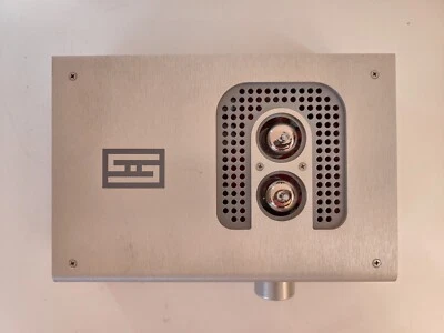 Amplificador y preamplificador de auriculares híbrido de tubo Schiit Lyr - Hecho en EE. UU. Foto 1 de 4