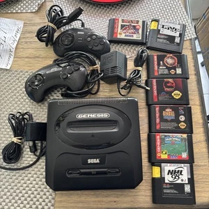 Sega Genesis Model 2 Console Lot Bundle 7 games 2 Controllers Power Adapter - Afbeelding 1 van 11