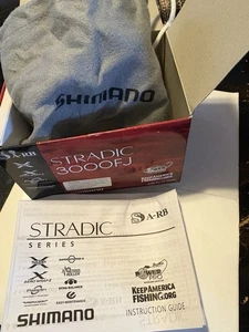 Carrete de pesca giratorio Shimano Stradic FJ 3000, giro suave - uso en agua dulce - Imagen 1 de 15