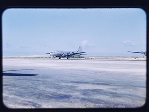 Diapositiva de 35 mm de colección de los años 50 - Aviones C-54 USAF Wheelus AFB Trípoli - Kodachrome - Imagen 1 de 1