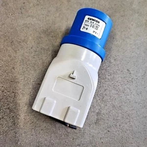 Presa GEWISS GW64206 ADATTATORE DA INDUSTRIALE A CIVILE SPINA 2P+T 16A 230V - Picture 1 of 4