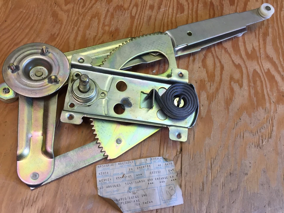 REGULADOR VENTANA 1/4 MITSUBISHI (MOPAR) OUTLANDER ORIGINAL NUEVO DE STOCK MB036287 Foto 1 de 2