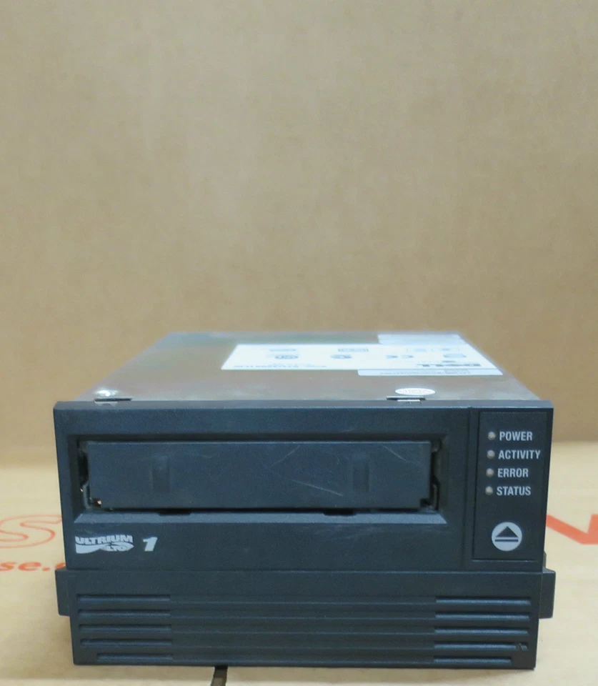 Dell PowerVault P7818 Ultrium LTO1 SCSI Internal Backup Tape Drive - STU42001lW - Image 1 of 1