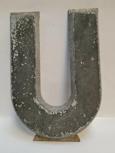 Vintage DRIVE-IN Movie Theatre MARQUEE LETTER - U - Black Metal 22cm cinema sign - Foto 1 di 4