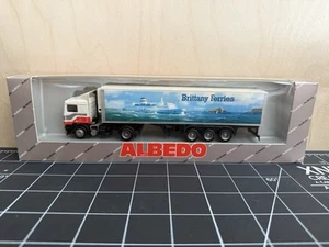 Albedo 300139 Volvo F12 Semi Truck & Trailer - Brittany Ferries - 1:87 HO - Picture 1 of 6
