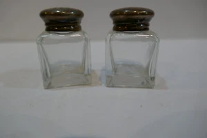 Piccolo scuotitore sale e pepe in cristallo vetro vintage placcato argento - Foto 1 di 4
