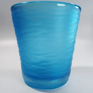 Jarrón cubo de hielo de vidrio tallado azul de Murano acabado satinado ondulaciones soplado a mano 6 pulgadas - Imagen 1 de 9