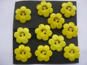 18mm Med Sweet Glossy Yellow Mix Daisy Flower Concave Sewing Buttons Set 11 - Picture 1 of 6