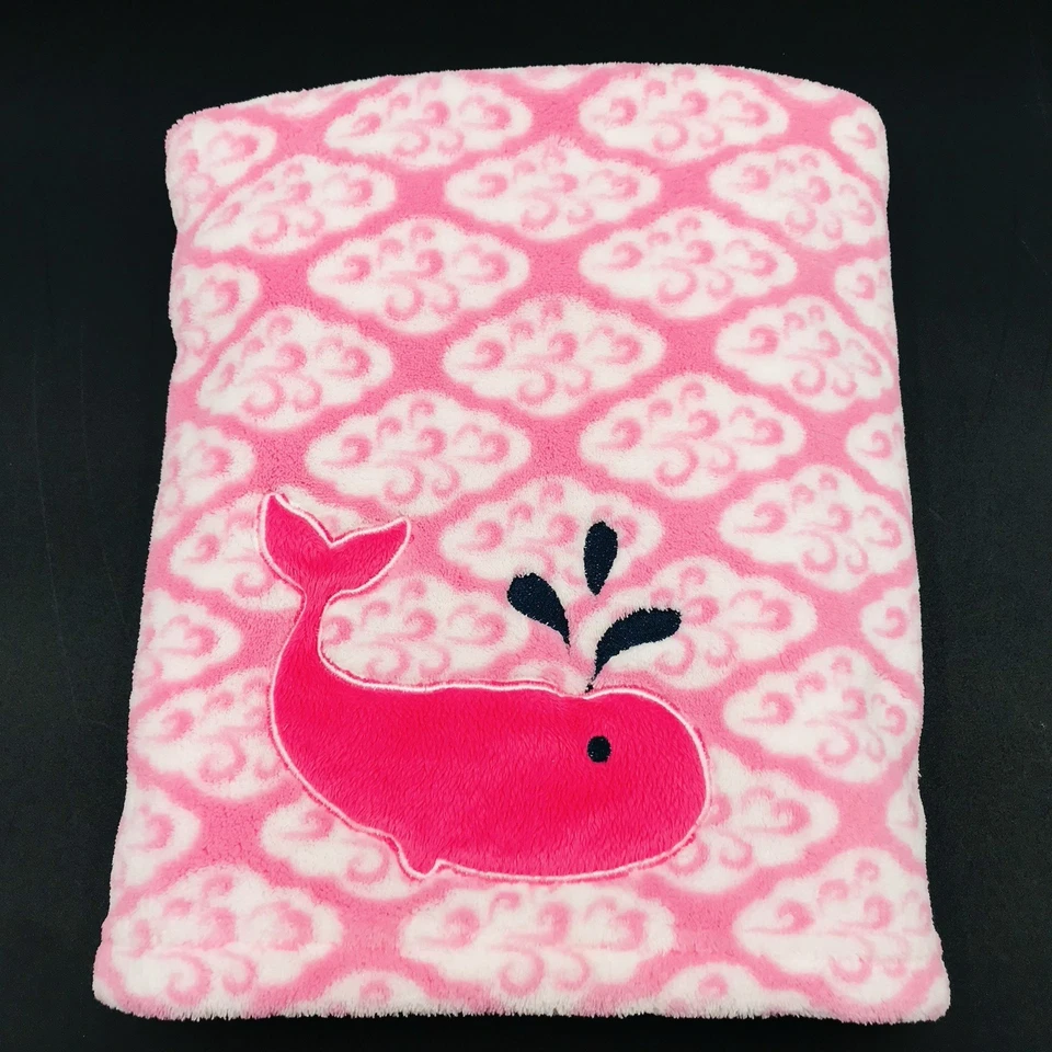 Sadie and Scout Manta Bebé Ballena Una Capa Rosa Náutica Foto 1 de 4