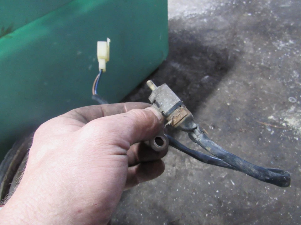 Interruptor de freno trasero Kawasaki KZ750 F 1983 Foto 1 de 1