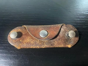 Vintage Leder Schlüsseletui Etui 30er-50er mit griechischem Schlüssel Chicago Schrauben Hardware - Bild 1 von 10