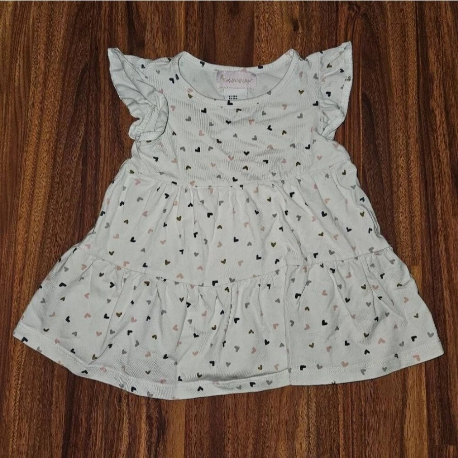 Vestido Savannah Blanco Con Corazones Rosa Gris Y Negro Mangas Volantes Bebé 24M Foto 1 de 4