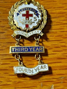 VINTAGE Little Cross and Crown System Lutheran 2-3-4 Year Religious Lapel Pin - Picture 1 of 3