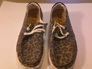 Scarpe comode da donna Hey Dude Wendy Jungle marroni slip on taglia 8 stampa animalier usate in ottime condizioni - Foto 1 di 4