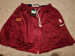 Neu mit Etikett 55 $ seltene Clevland Cavaliers authentische Praxis kurze Größe XL groß - Bild 1 von 3