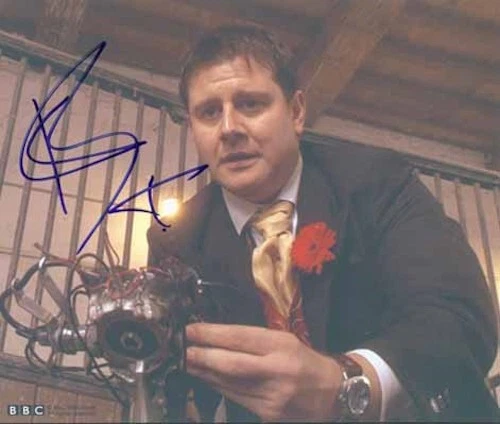 Kai Owen - Actor - Signed Postcard - COA (30023) - Image 1 of 1