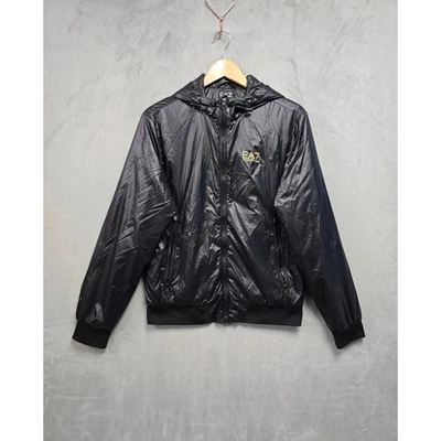 Armani EA7 Chaqueta Bomber con Capucha Cremallera Estampado Trasero en Negro Talla Pequeña Foto 1 de 4
