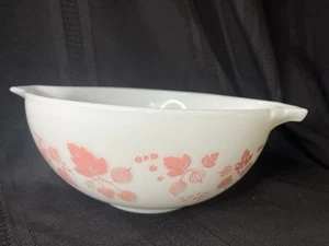Ciotola di miscelazione vintage Pyrex rosa uva spina 443 Cenerentola 2 1/2 QT leggi. - Foto 1 di 8