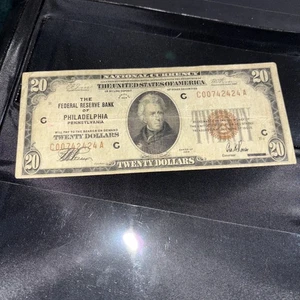 1929 $20 Bill Philadelphia Federal Reserve Bank Note Low Serial #  - Picture 1 of 2