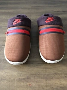Nike Burrow NA Men's Slipper / Slides Size 9 Pecan/ Chile Red-Brown - Picture 1 of 5