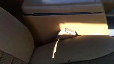 Dodge Dakota 1993 pasajero delantero derecho cinturón de seguridad hebilla receptor femenino OEM bronceado Foto 1 de 4